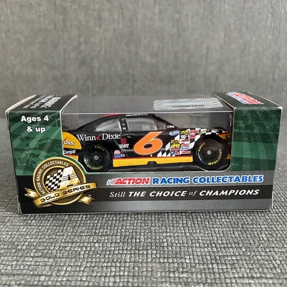 NASCAR Trevor Bayne - Picture 4 of 4